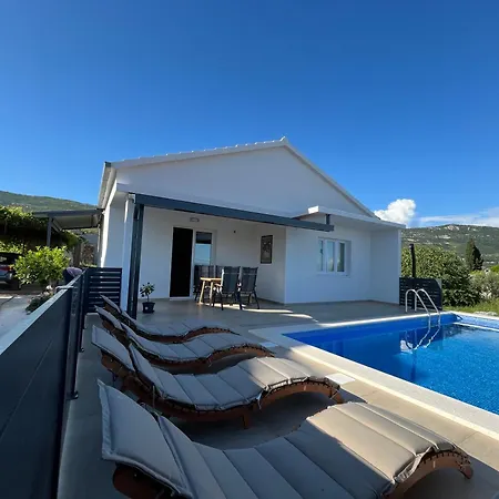 Villa House Lole *