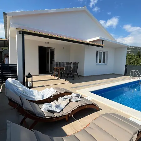 Villa House Lole *